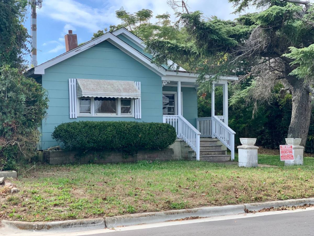 House for rent at 1409 Bay St, Morehead City, NC 28557