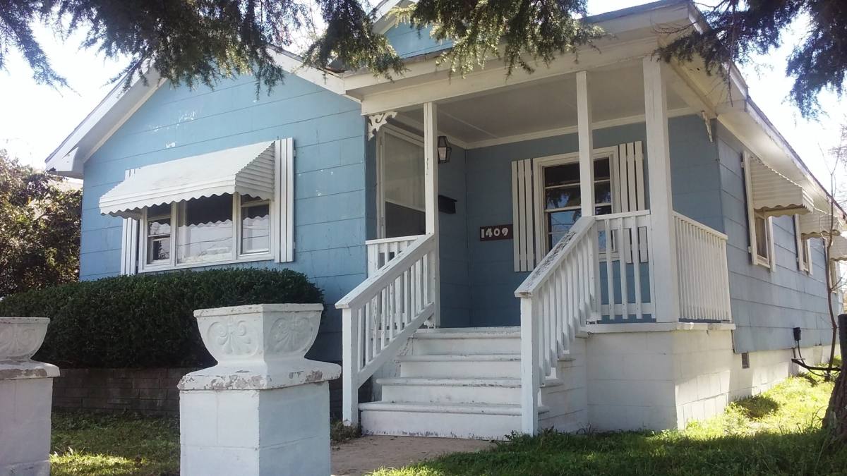 House for rent at 1409 Bay St, Morehead City, NC 28557