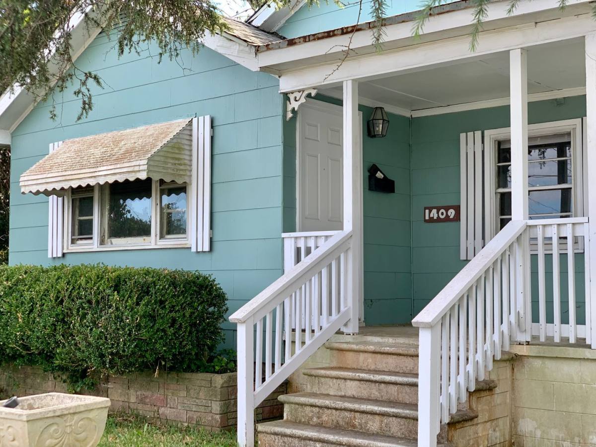 House for rent at 1409 Bay St, Morehead City, NC 28557