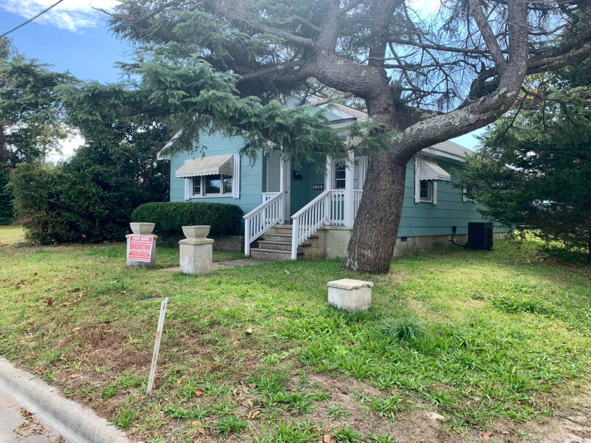 House for rent at 1409 Bay St, Morehead City, NC 28557
