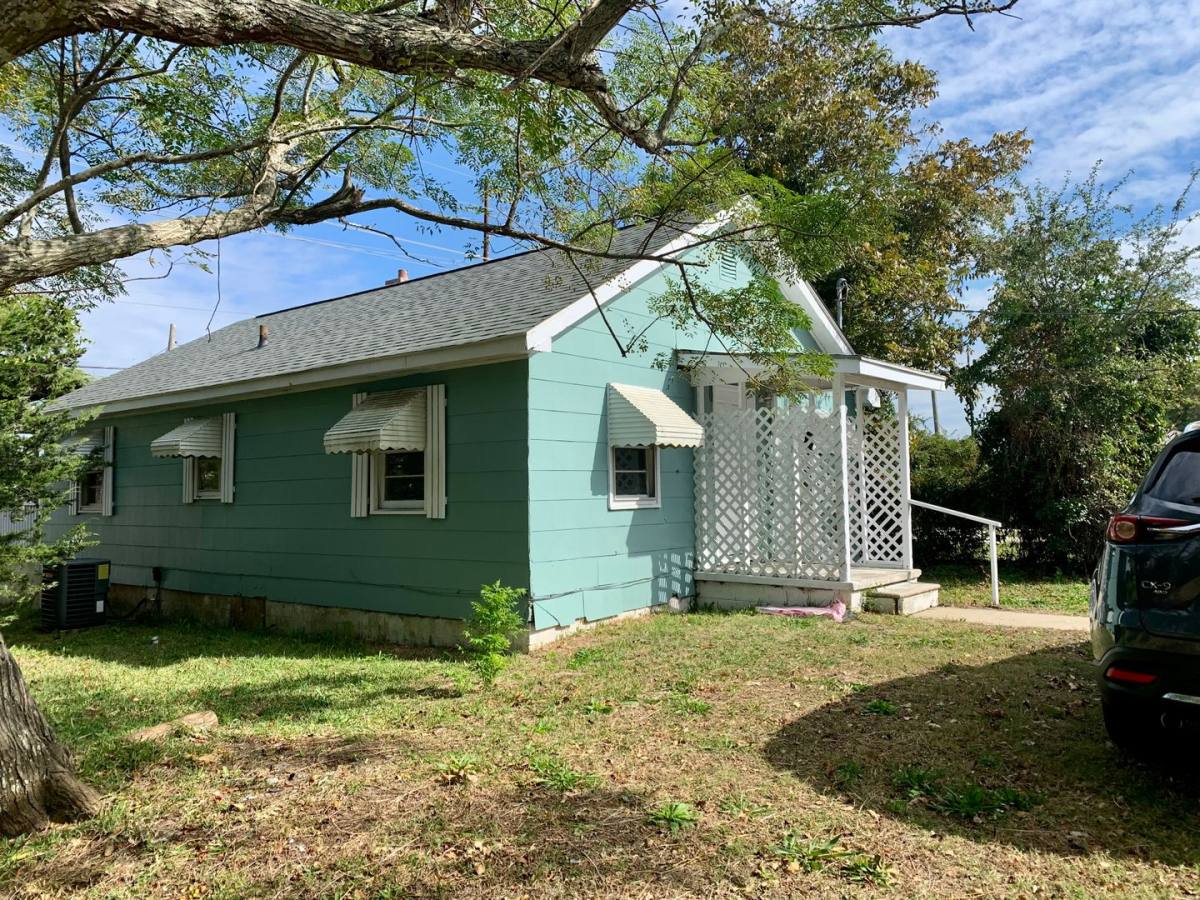 House for rent at 1409 Bay St, Morehead City, NC 28557