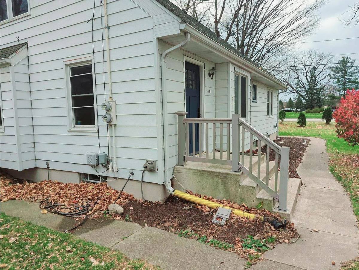 Townhouse for rent at 410 Fairfield Ave NW, Grand Rapids, MI 49504