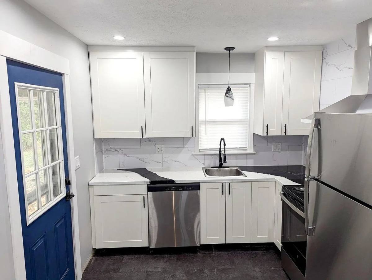 Townhouse for rent at 410 Fairfield Ave NW, Grand Rapids, MI 49504