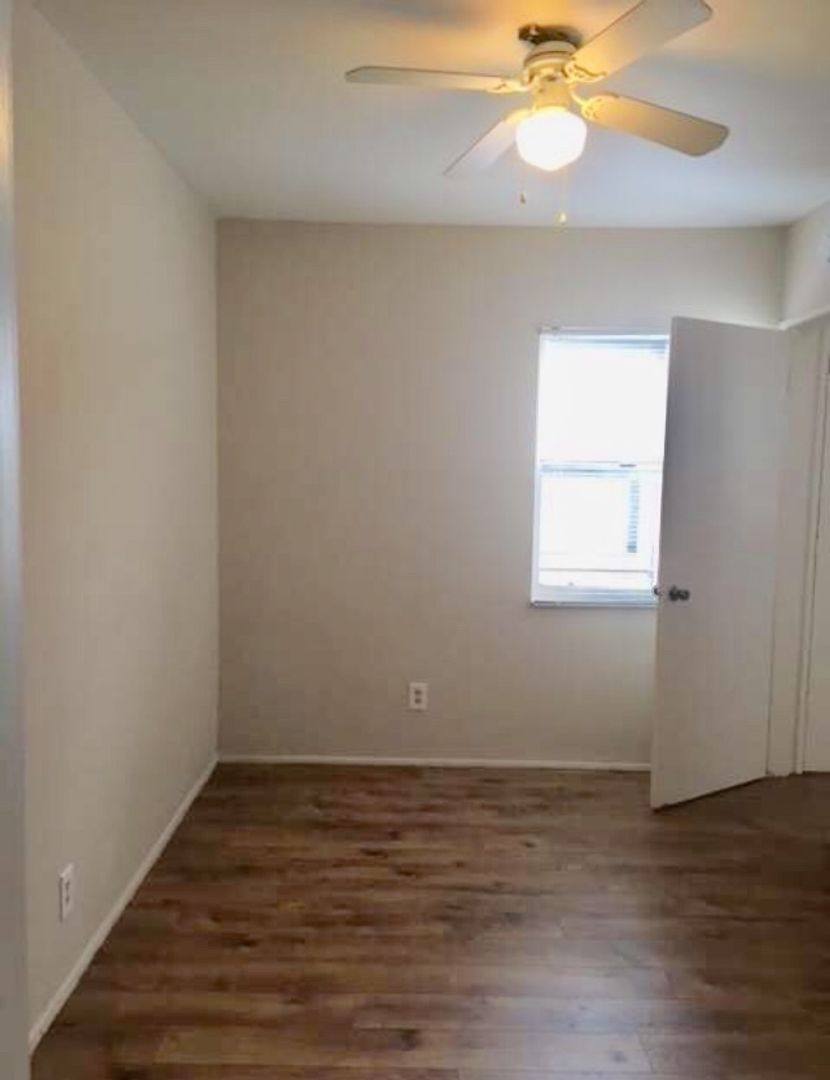 Apartment for rent at 445 Redondo Ave, Long Beach, CA 90814