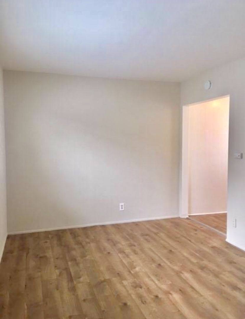 Apartment for rent at 445 Redondo Ave, Long Beach, CA 90814