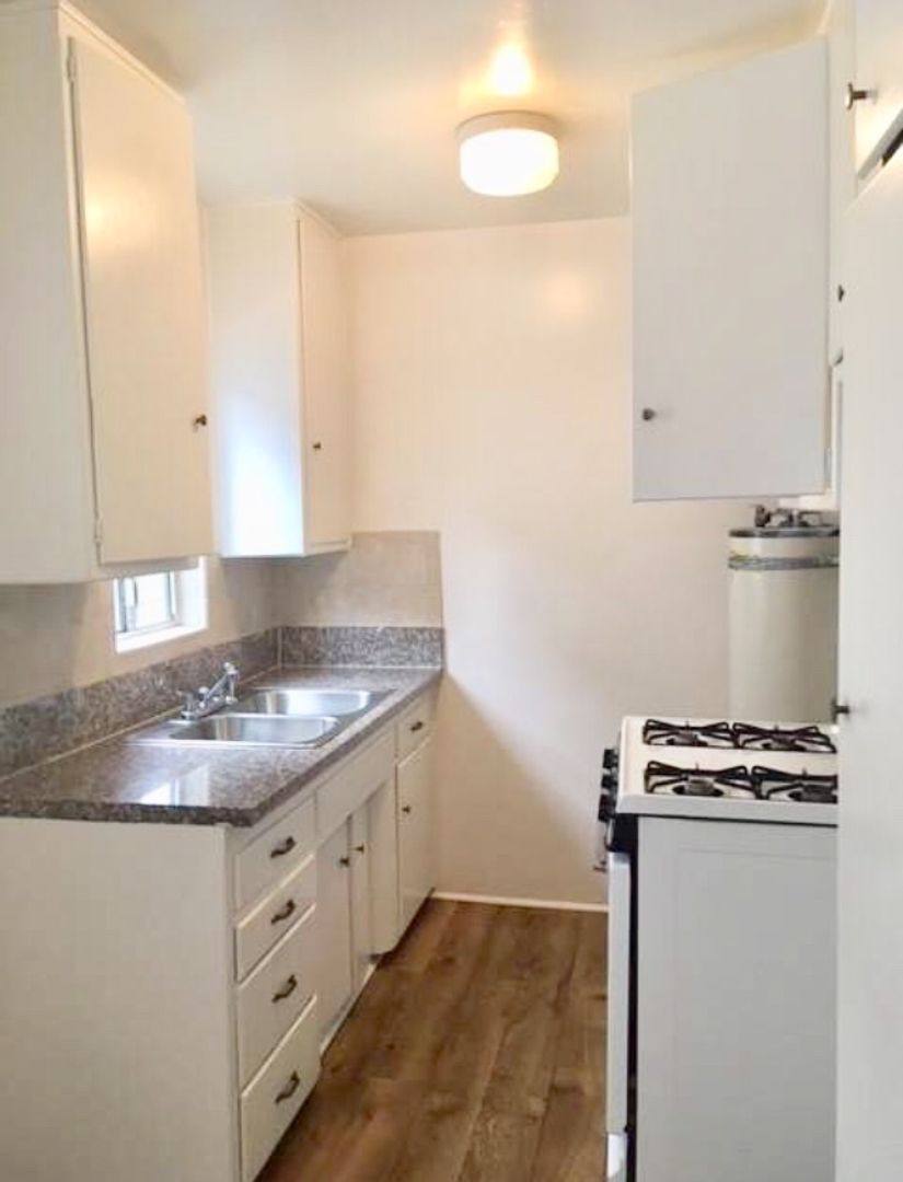 Apartment for rent at 445 Redondo Ave, Long Beach, CA 90814