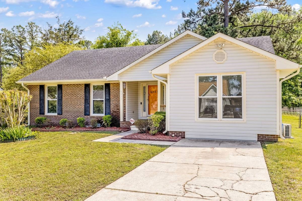 House for rent at 6837 Woodmark Dr, Fayetteville, NC 28314