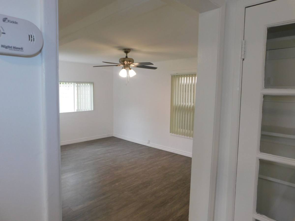 Apartment for rent at 190-192 Albert Place, Costa Mesa, CA 92627