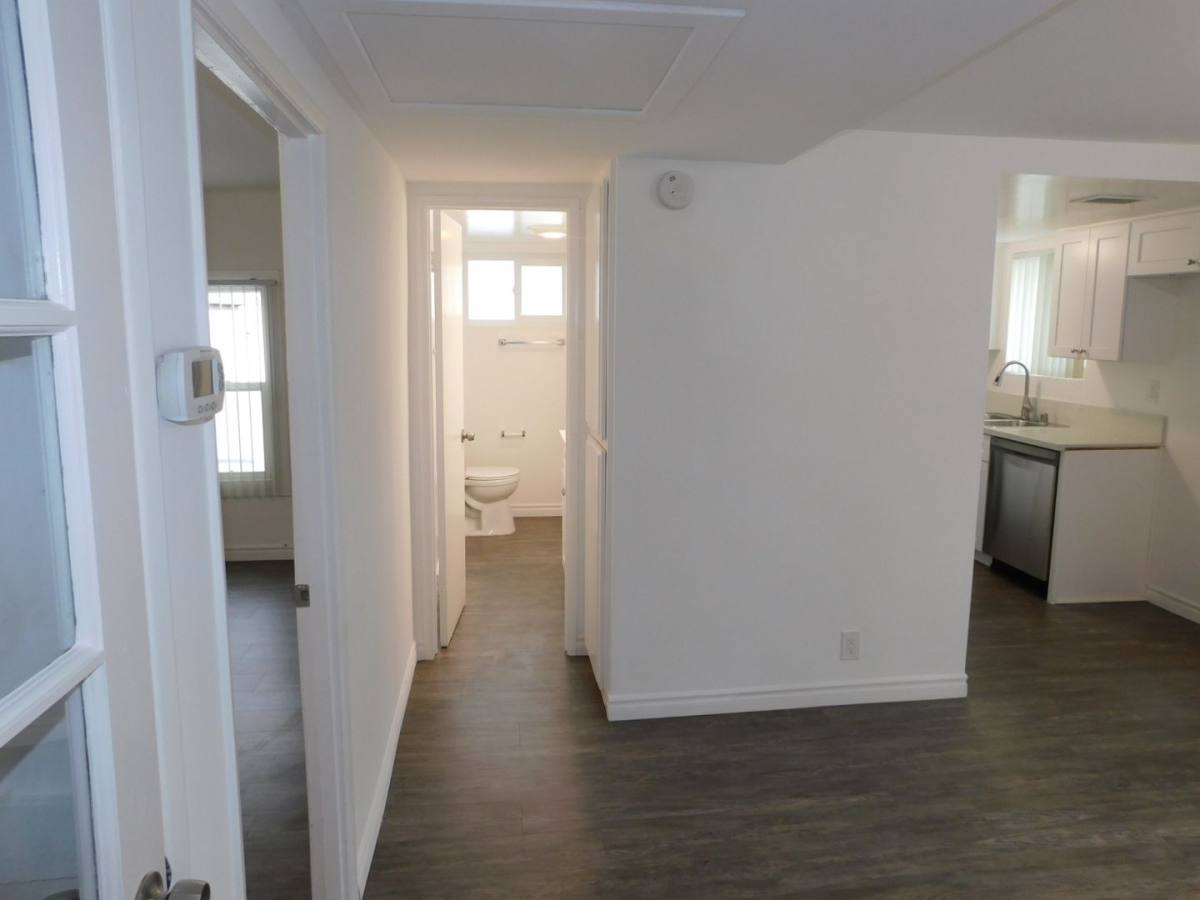 Apartment for rent at 190-192 Albert Place, Costa Mesa, CA 92627