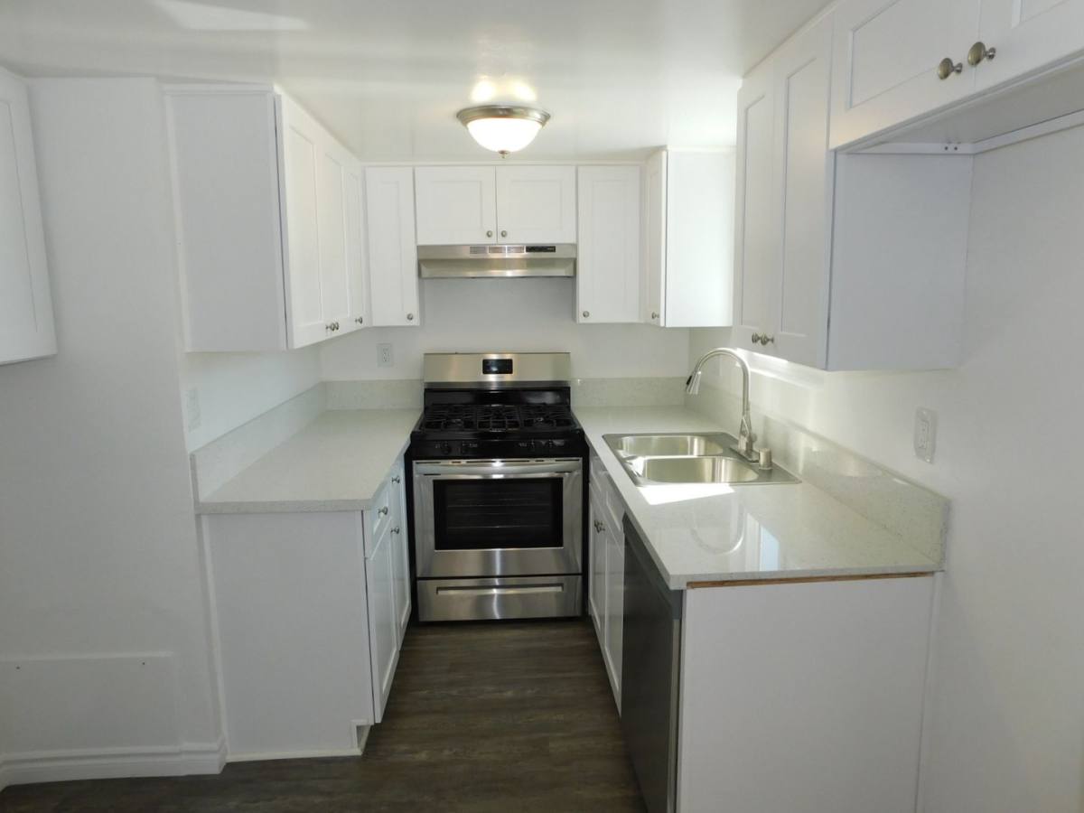 Apartment for rent at 190-192 Albert Place, Costa Mesa, CA 92627