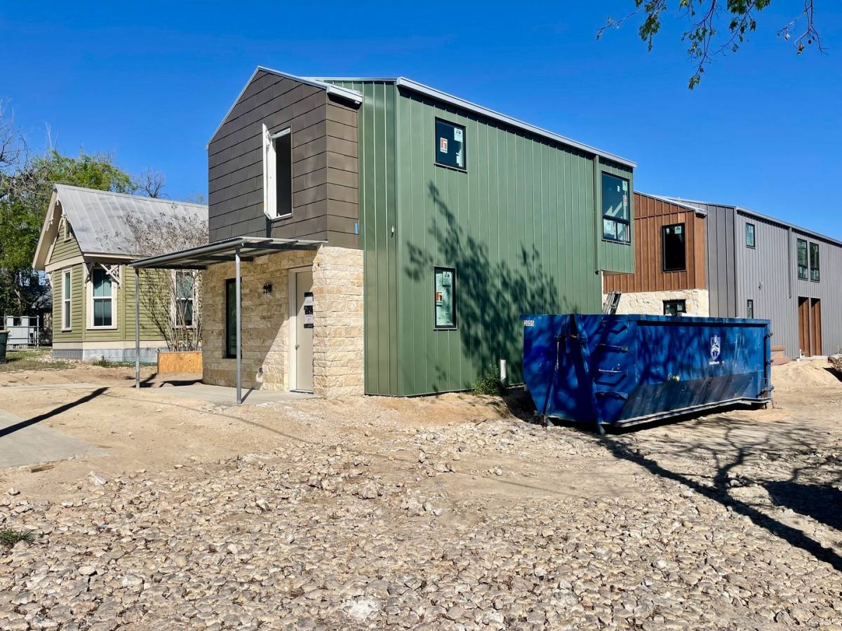 Townhouse for rent at 411 W San Antonio St, San Marcos, TX 78666