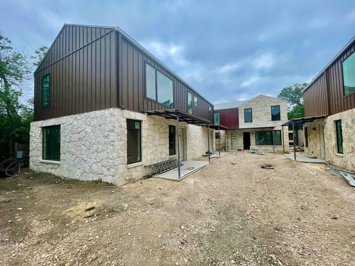 Townhouse for rent at 411 W San Antonio St, San Marcos, TX 78666
