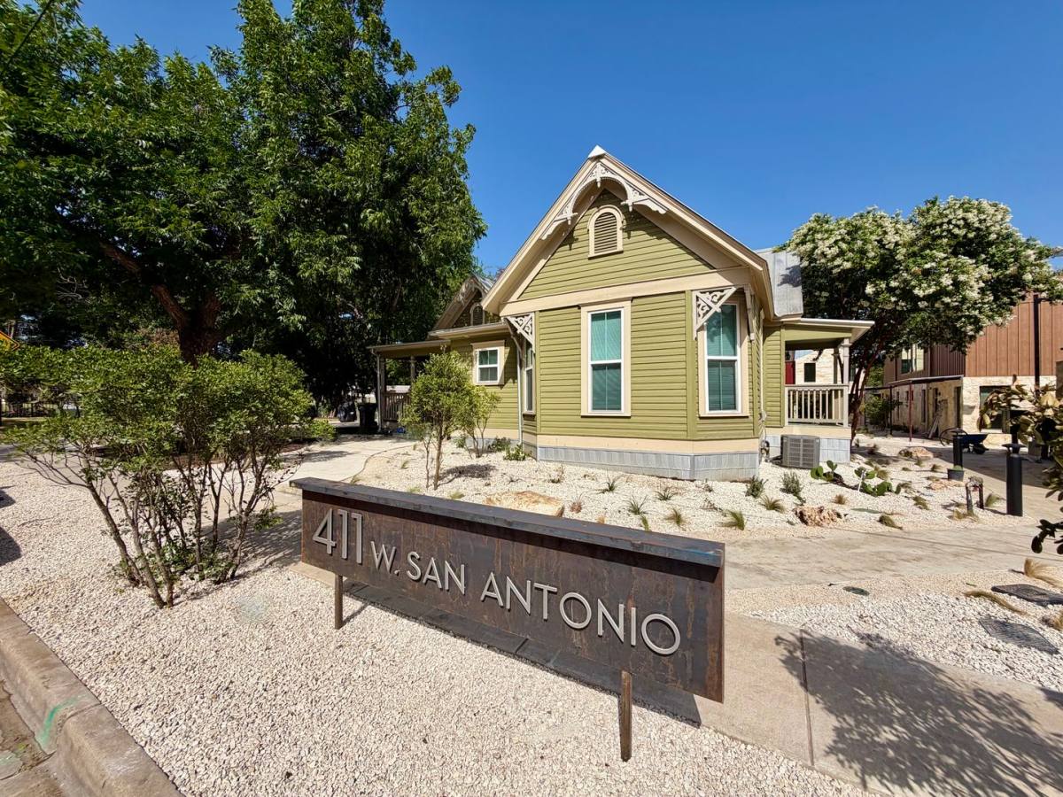 411 W San Antonio St, San Marcos, TX 78666 - Apartment for Rent - Image 2