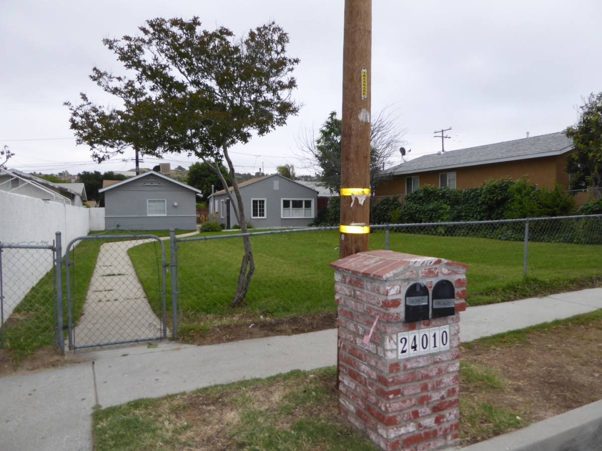 House for rent at 24012 Arch St, Newhall, CA 91321
