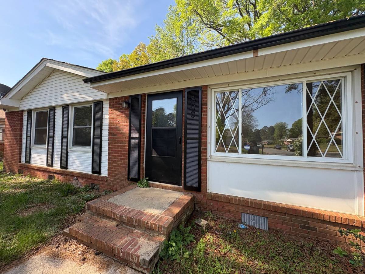 House for rent at 800 Carrington Dr, Charlotte, NC 28214