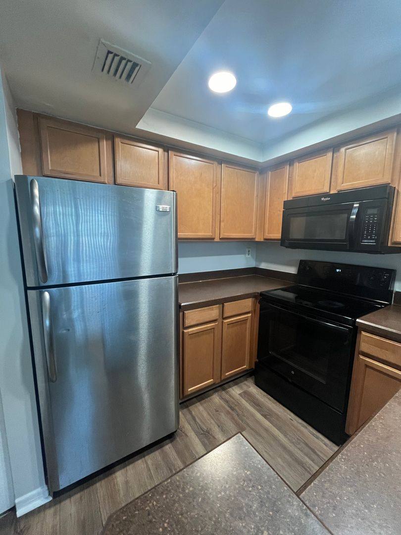 Apartment for rent at 718 Executive Center Dr, West Palm Beach, FL 33401