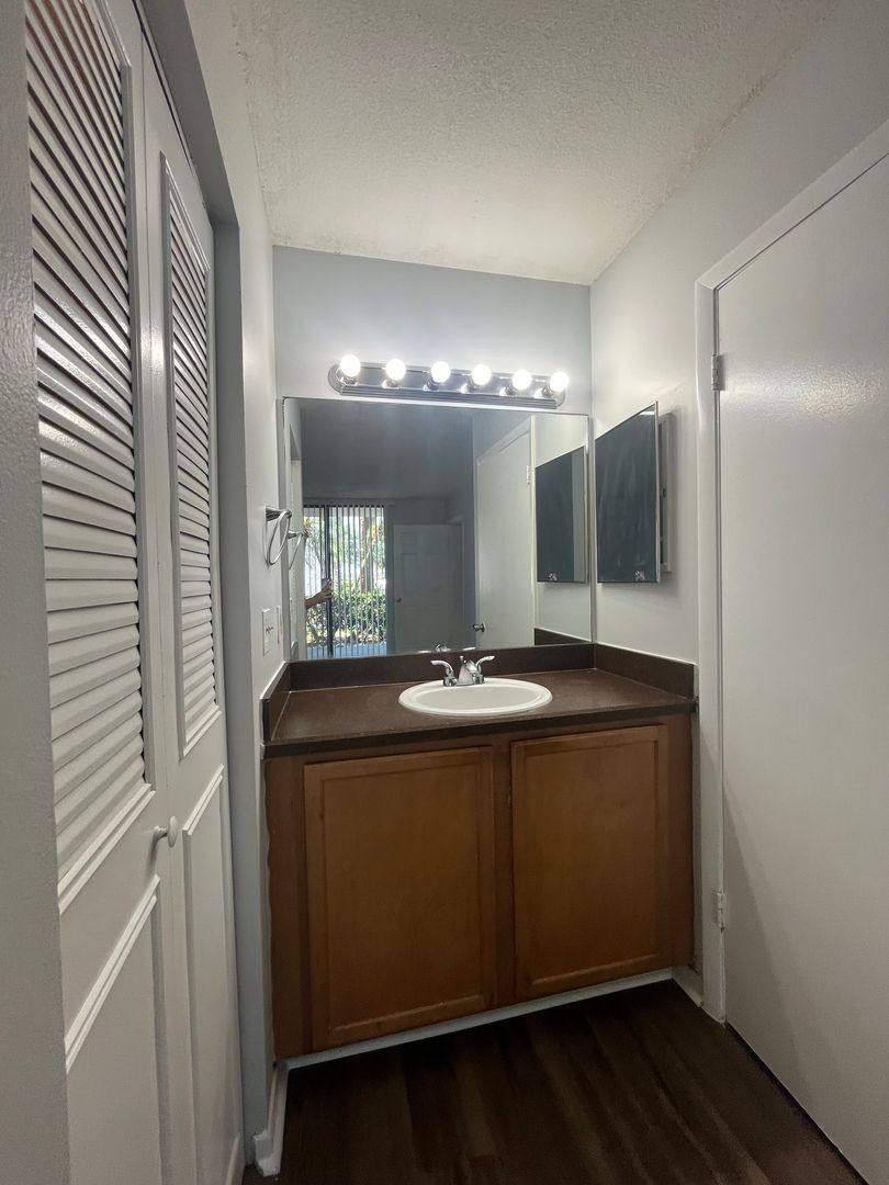 Apartment for rent at 718 Executive Center Dr, West Palm Beach, FL 33401