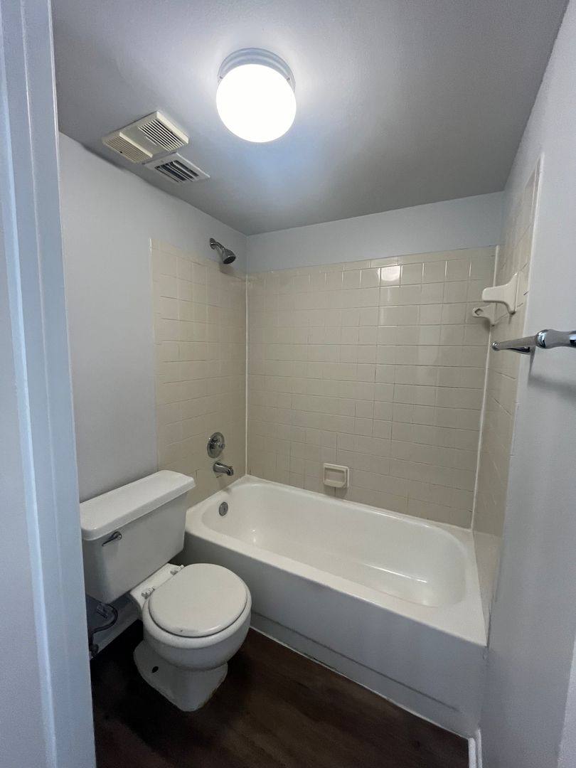 Apartment for rent at 718 Executive Center Dr, West Palm Beach, FL 33401
