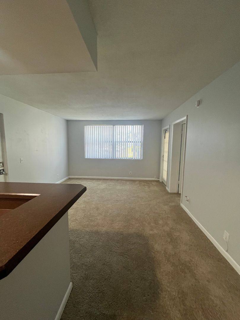 Apartment for rent at 718 Executive Center Dr, West Palm Beach, FL 33401