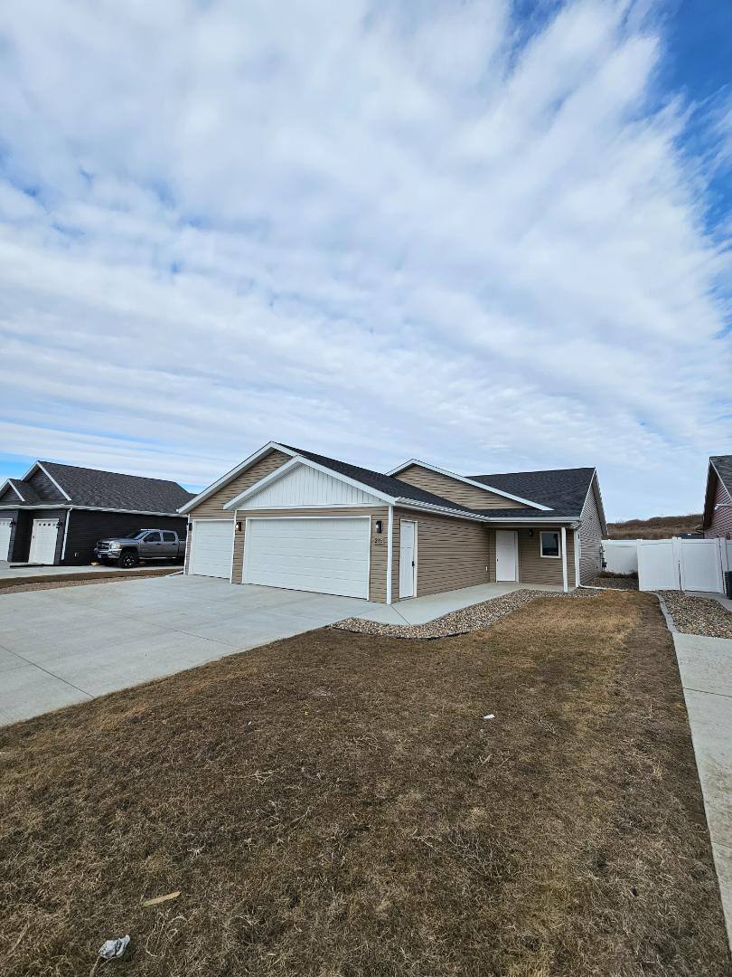 House for rent at 2913 Armstrong St, Bismarck, ND 58504