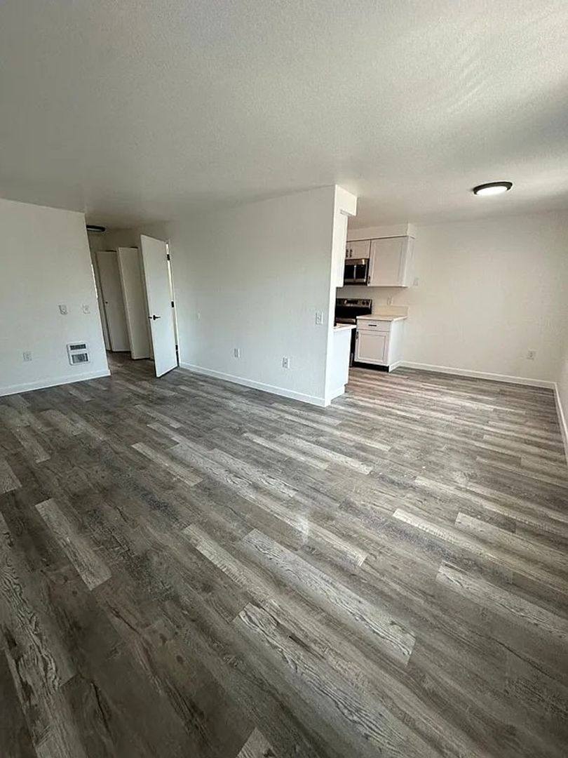 Apartment for rent at 230-282 SE Evans St, McMinnville, OR 97128