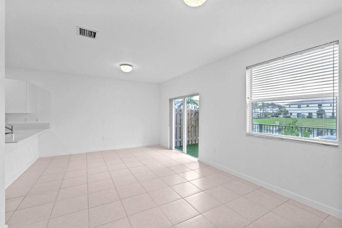 Townhouse for rent at 5515 NW 27th St Lauderhill, Fort Lauderdale, FL 33313