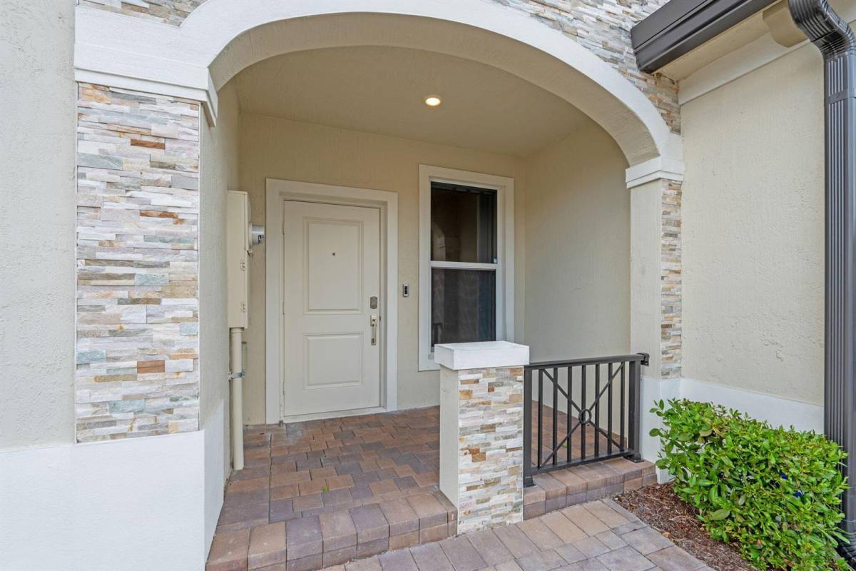 Townhouse for rent at 5515 NW 27th St Lauderhill, Fort Lauderdale, FL 33313
