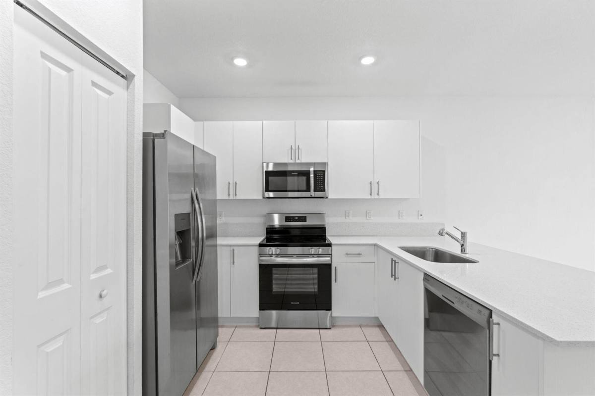 Townhouse for rent at 5515 NW 27th St Lauderhill, Fort Lauderdale, FL 33313