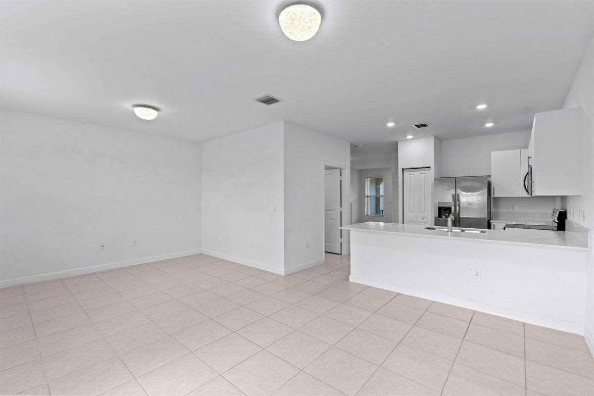 Townhouse for rent at 5515 NW 27th St Lauderhill, Fort Lauderdale, FL 33313