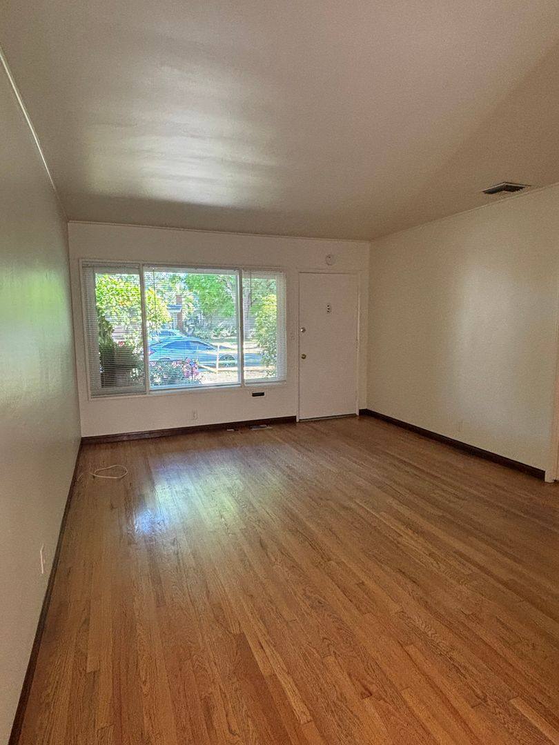 Apartment for rent at 5281 El Prado Ave, Long Beach, CA 90815