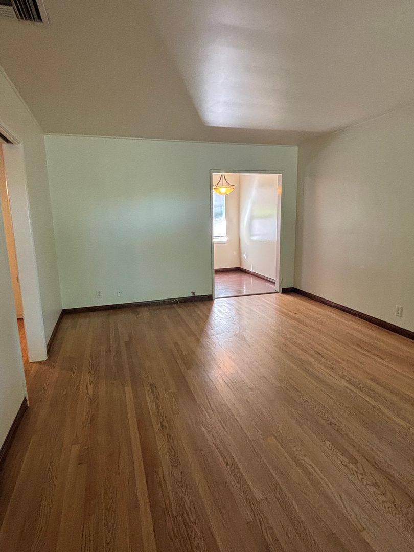 Apartment for rent at 5281 El Prado Ave, Long Beach, CA 90815