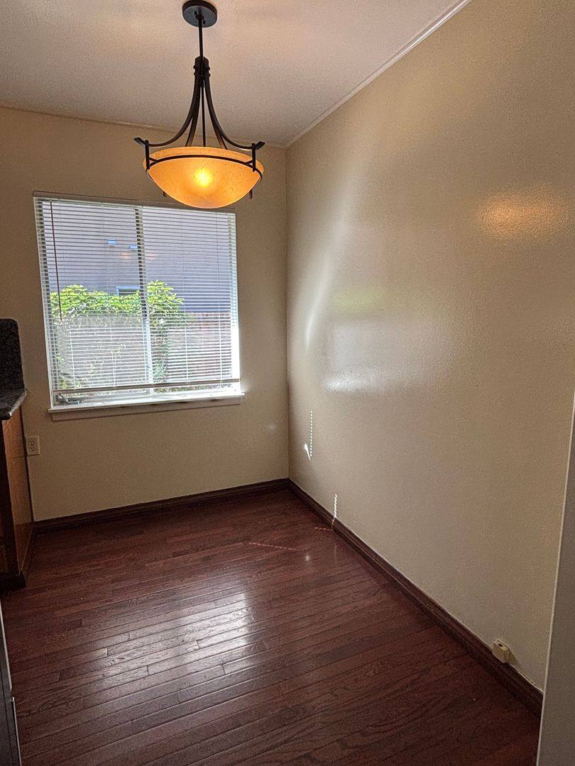 Apartment for rent at 5281 El Prado Ave, Long Beach, CA 90815