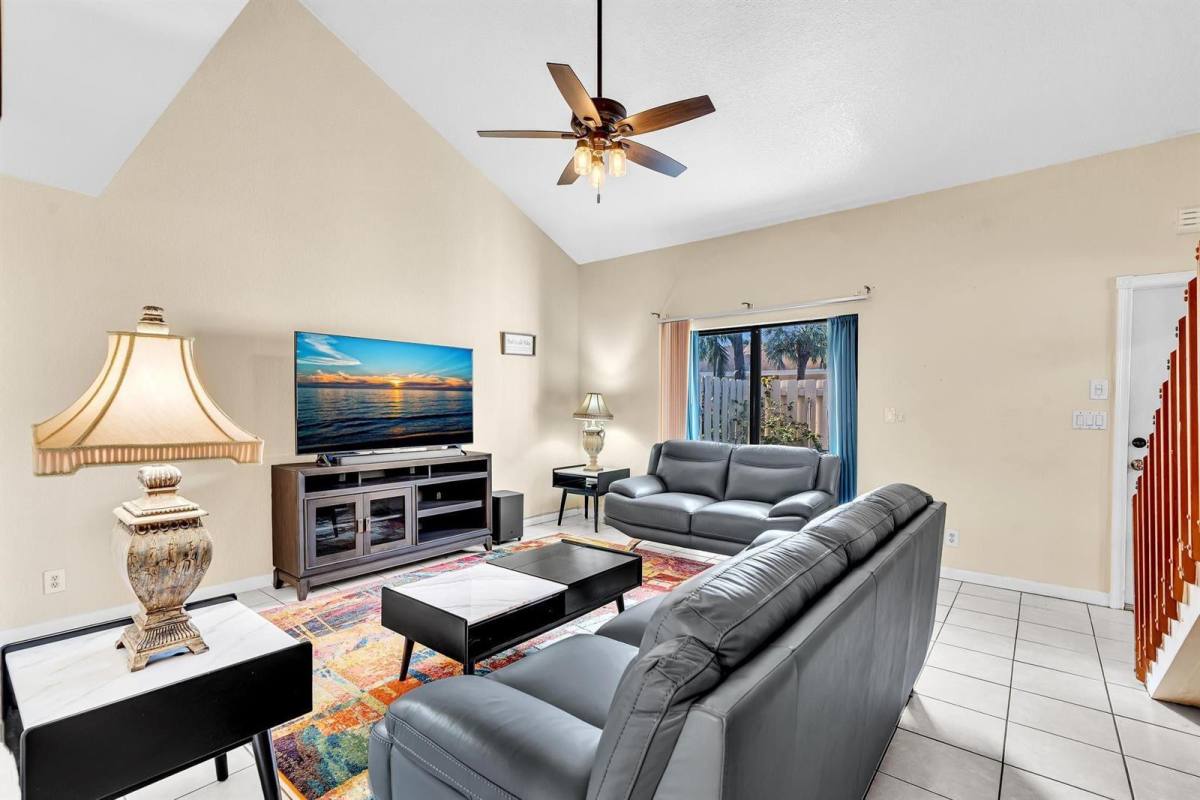 Townhouse for rent at 10240 NW 33rd Place Sunrise, Fort Lauderdale, FL 33351