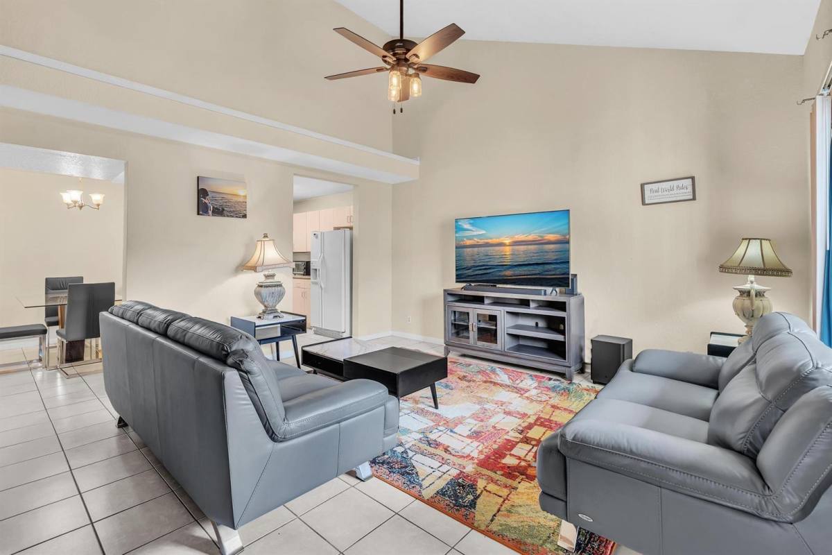 Townhouse for rent at 10240 NW 33rd Place Sunrise, Fort Lauderdale, FL 33351