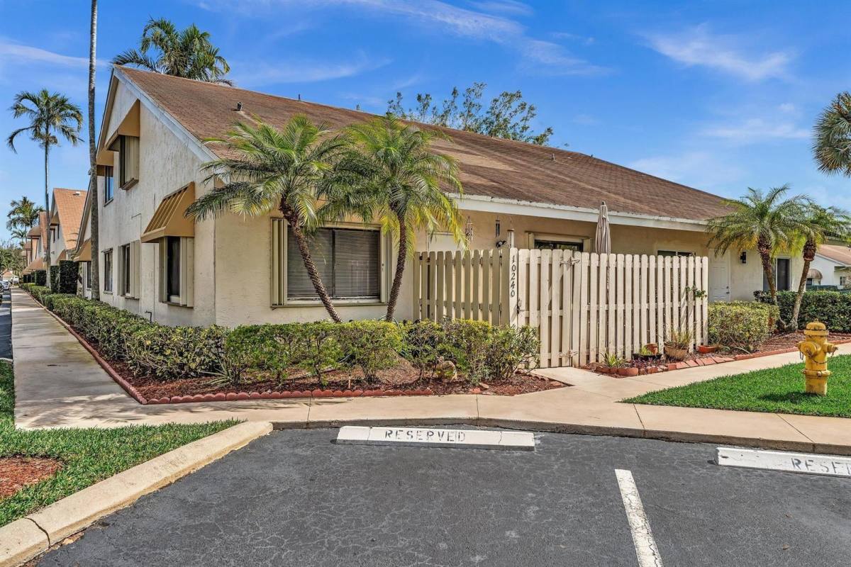 Townhouse for rent at 10240 NW 33rd Place Sunrise, Fort Lauderdale, FL 33351