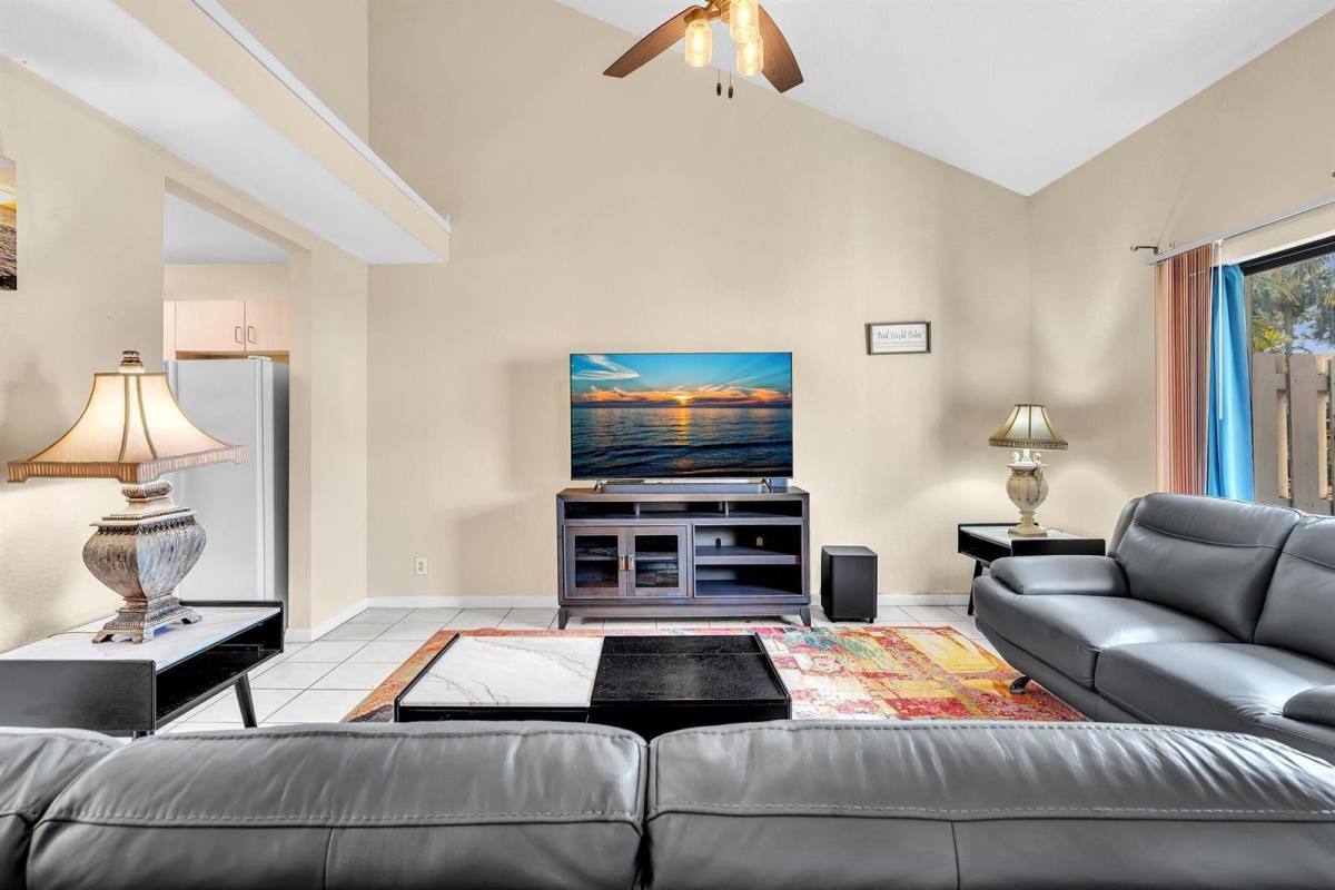 Townhouse for rent at 10240 NW 33rd Place Sunrise, Fort Lauderdale, FL 33351