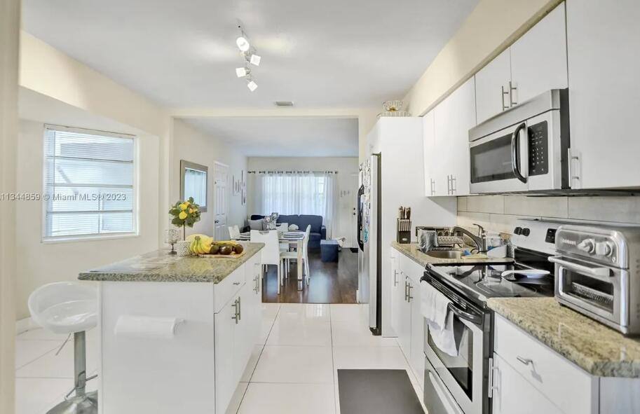 House for rent at 2552 Wiley St, Hollywood, FL 33020