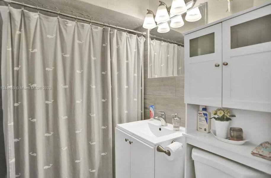 House for rent at 2552 Wiley St, Hollywood, FL 33020