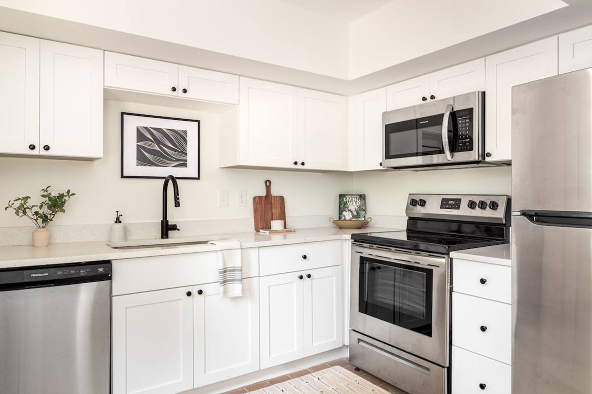 Apartment for rent at 1100 Washington Circle, Atlanta, GA 30344