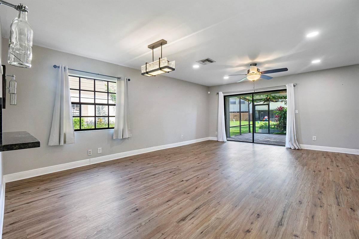 Townhouse for rent at 10723 NW 10th St Pembroke Pines, Hollywood, FL 33026