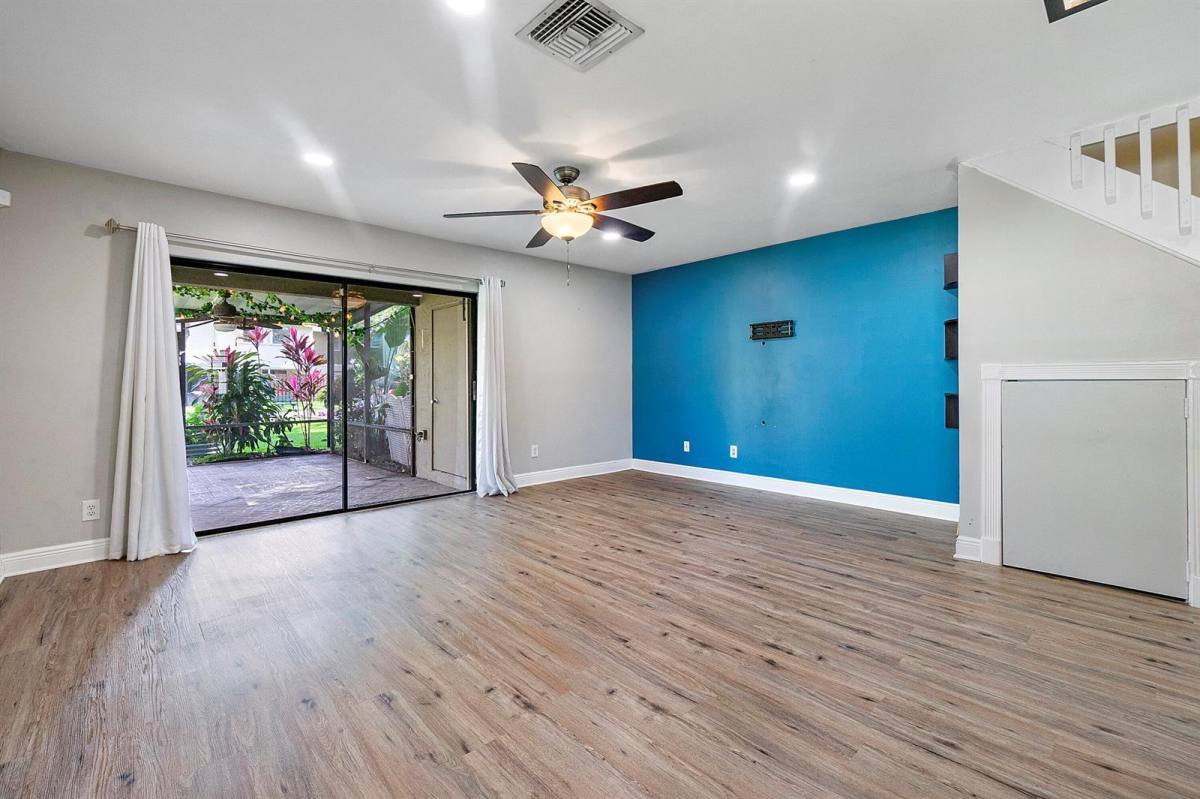 Townhouse for rent at 10723 NW 10th St Pembroke Pines, Hollywood, FL 33026