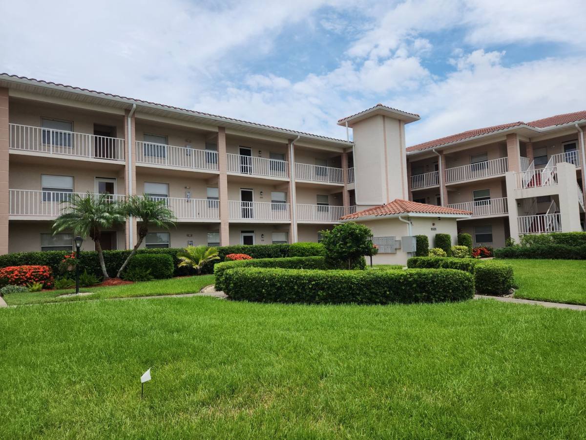 Apartment for rent at 6501 Stone River Rd, Bradenton, FL 34203