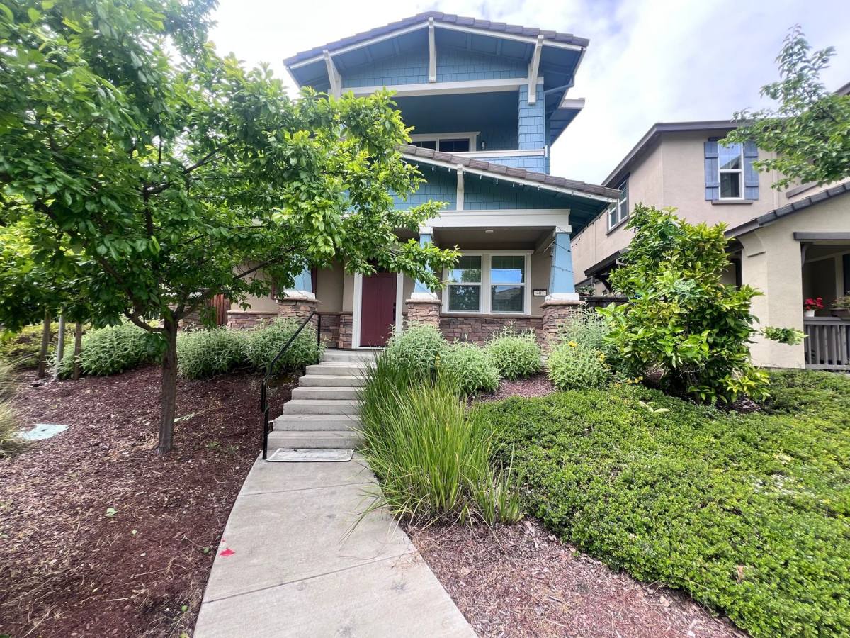 Townhouse for rent at 407 Chives Way, Walnut Creek, CA 94595