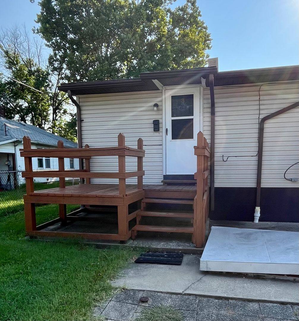 Apartment for rent at 111 S Shamrock St, East Alton, IL 62024