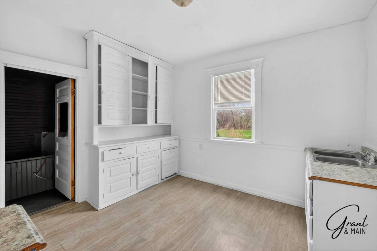 Apartment for rent at 127 W Buena Vista, Highland Park, MI 48203