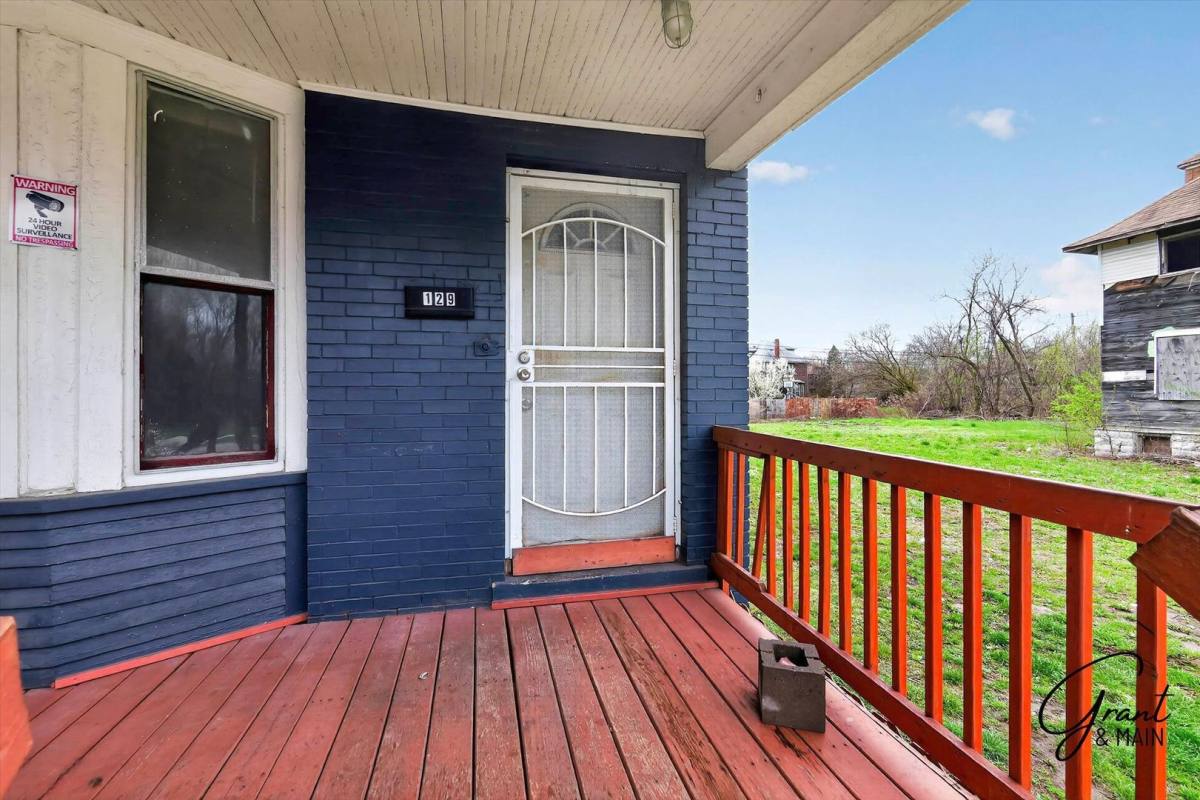 Apartment for rent at 127 W Buena Vista, Highland Park, MI 48203