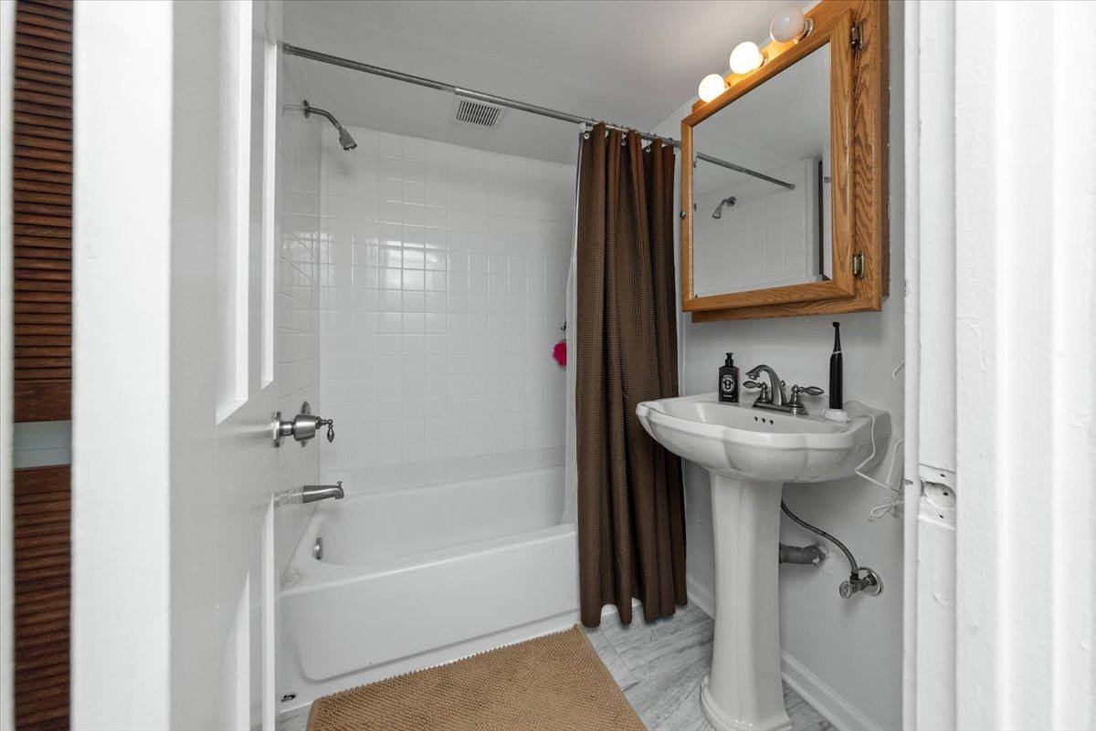 Apartment for rent at 3223 N Kenmore Ave #1, Chicago, IL 60657