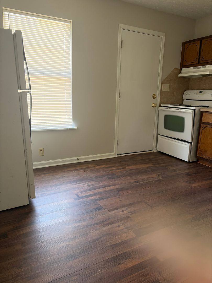 House for rent at 40 Monroe Ave, Jackson, TN 38301