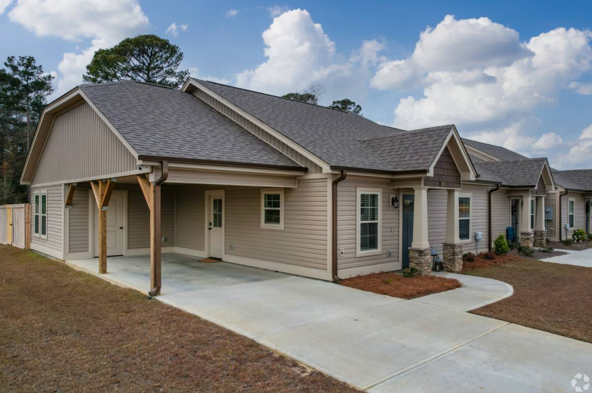 Townhouse for rent at 3011 Pisgah Rd, Florence, SC 29501