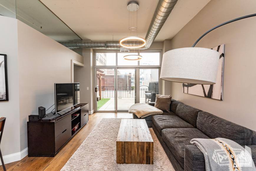 Apartment for rent at 1000 Adams #314, Chicago, IL 60607